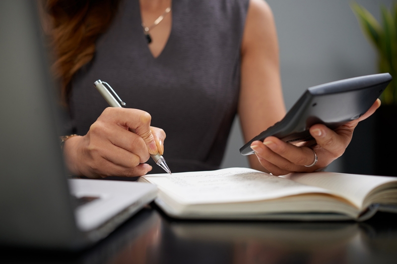 Saiba como organizar suas finanças com um salário fixo 